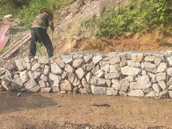 韩国日本三级在线观看 土工格栅加筋挡土墙施工要点